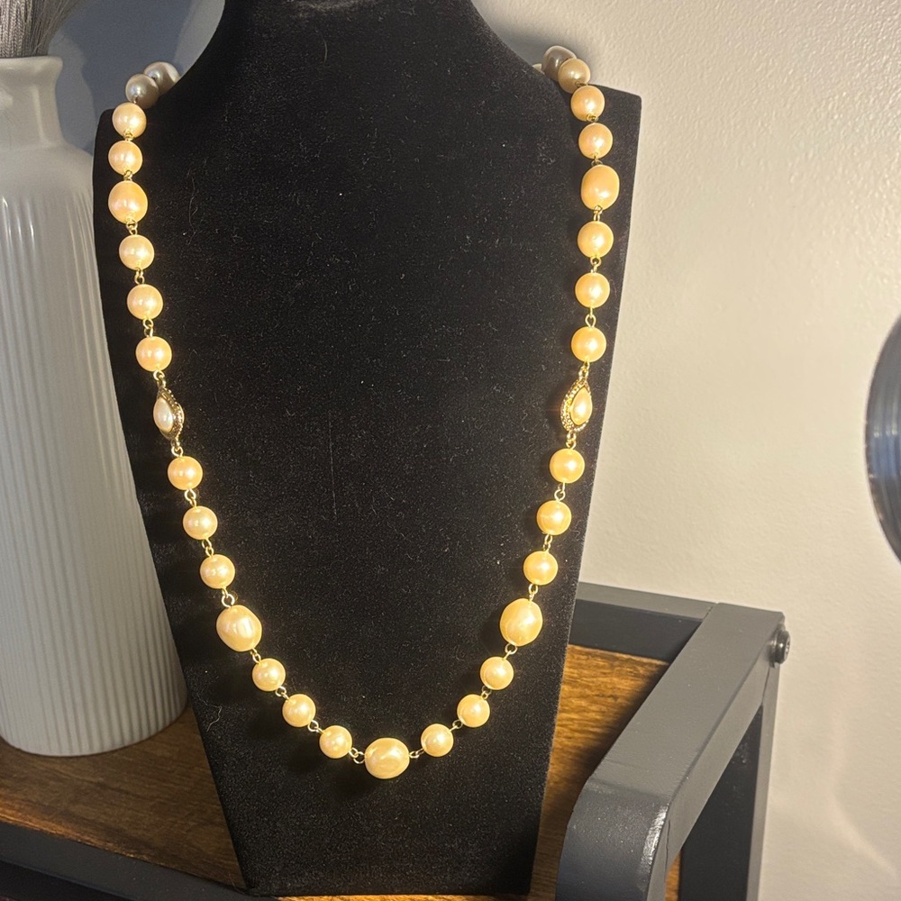 Elegant Gold Pearl Necklace